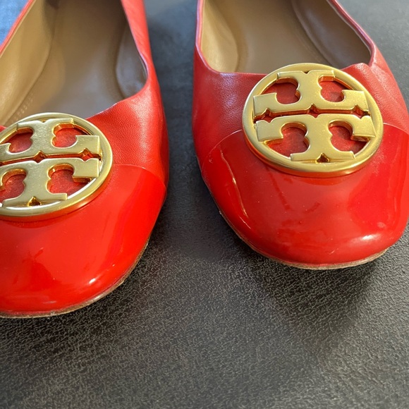 Tory Burch Orange  Flats with Big Gold Emblem Size 10M - Picture 2 of 8